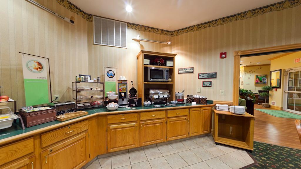 Country Inn & Suites By Radisson, Salina, Ks Buitenkant foto