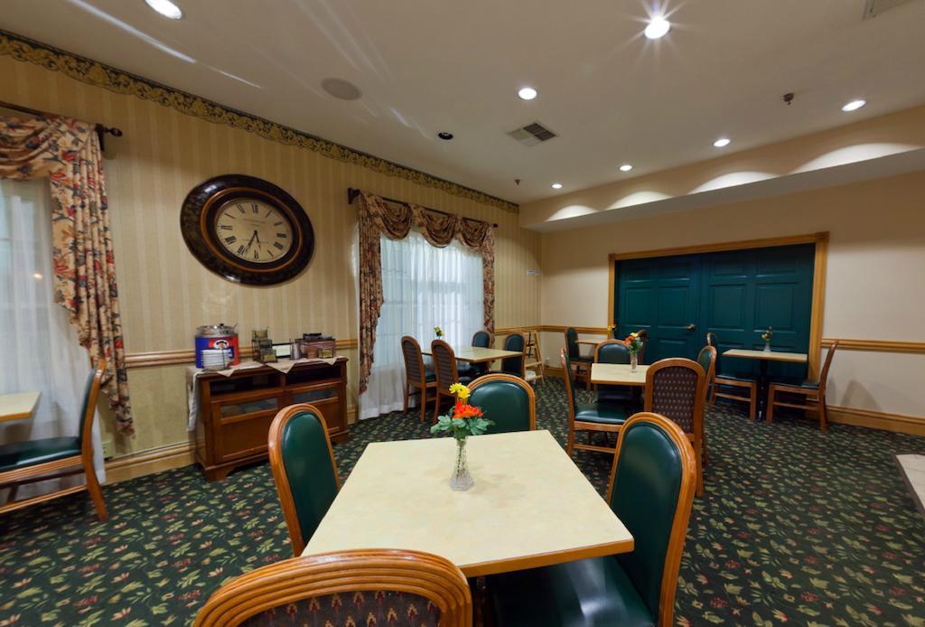 Country Inn & Suites By Radisson, Salina, Ks Buitenkant foto