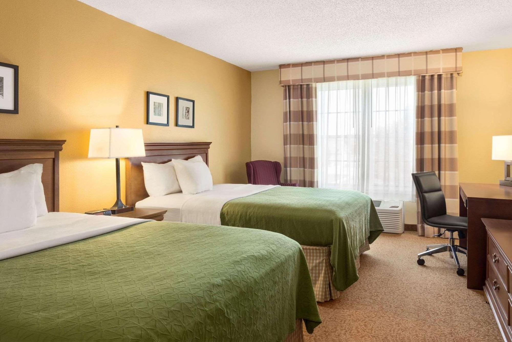 Country Inn & Suites By Radisson, Salina, Ks Buitenkant foto